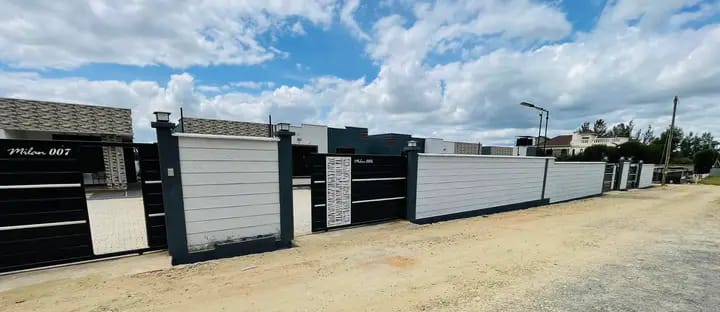 Luxurious Well Executed 3 Bedroom bungalows all en-suite plus a DSQ