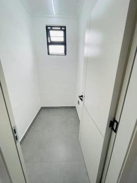 Luxurious Well Executed 3 Bedroom bungalows all en-suite plus a DSQ