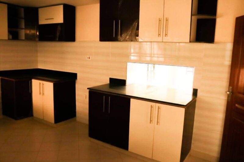 SPACIOUS 5-BEDROOM HOUSE TO LET – YUKOS AREA