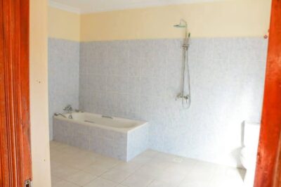 SPACIOUS 5-BEDROOM HOUSE TO LET – YUKOS AREA