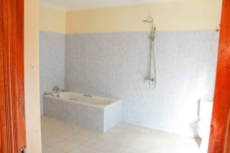 SPACIOUS 5-BEDROOM HOUSE TO LET – YUKOS AREA