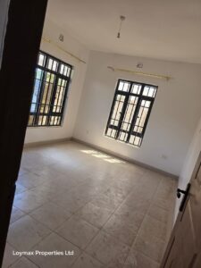 Spacious 4-Bedroom All-Ensuite House to Let – Own Compound