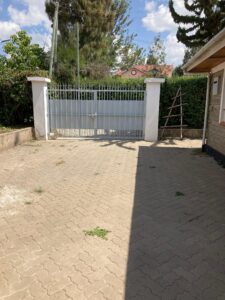 5 Bedroom All Ensuite House with SQ on ½ Acre for Sale in Kitengela Chuna (5th Campus Rd) – 700m from Namanga Road (KSh 25M O.N.O)